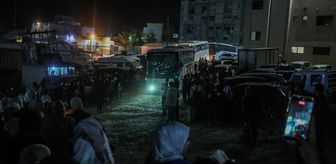 Gazze'ye geri dönen 86 Filistinli, yakınları tarafından sevinç gözyaşlarıyla karşılandı