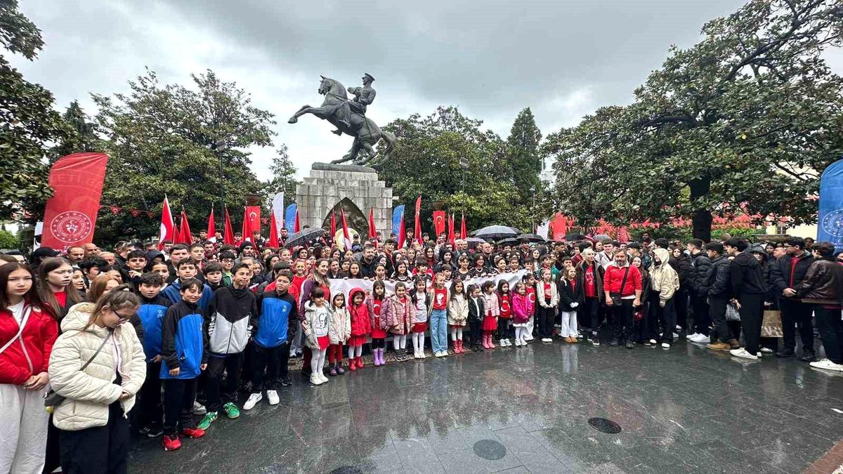 Samsun'da Gençlik Haftası 107. Yıl Çelenk Töreniyle Başladı