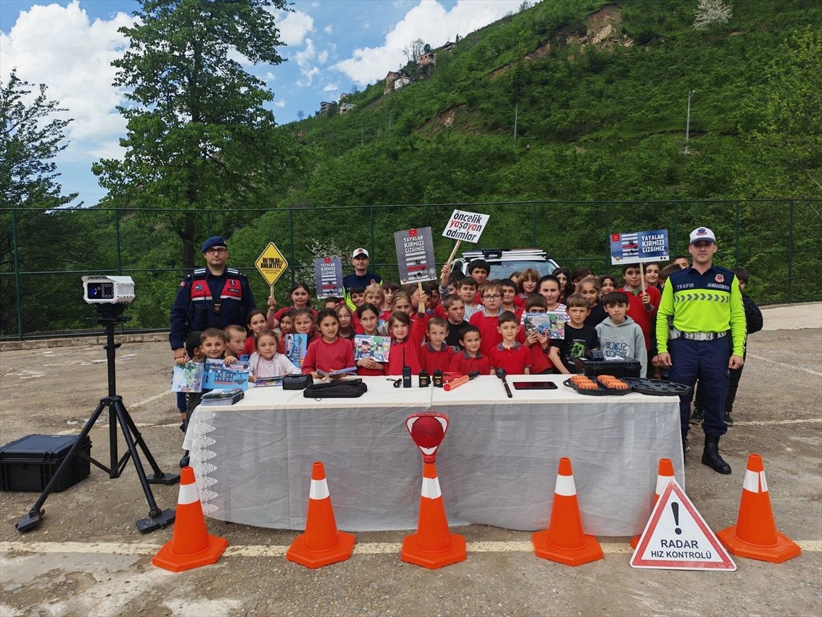 Giresun'da köy okullarına trafik eğitimi