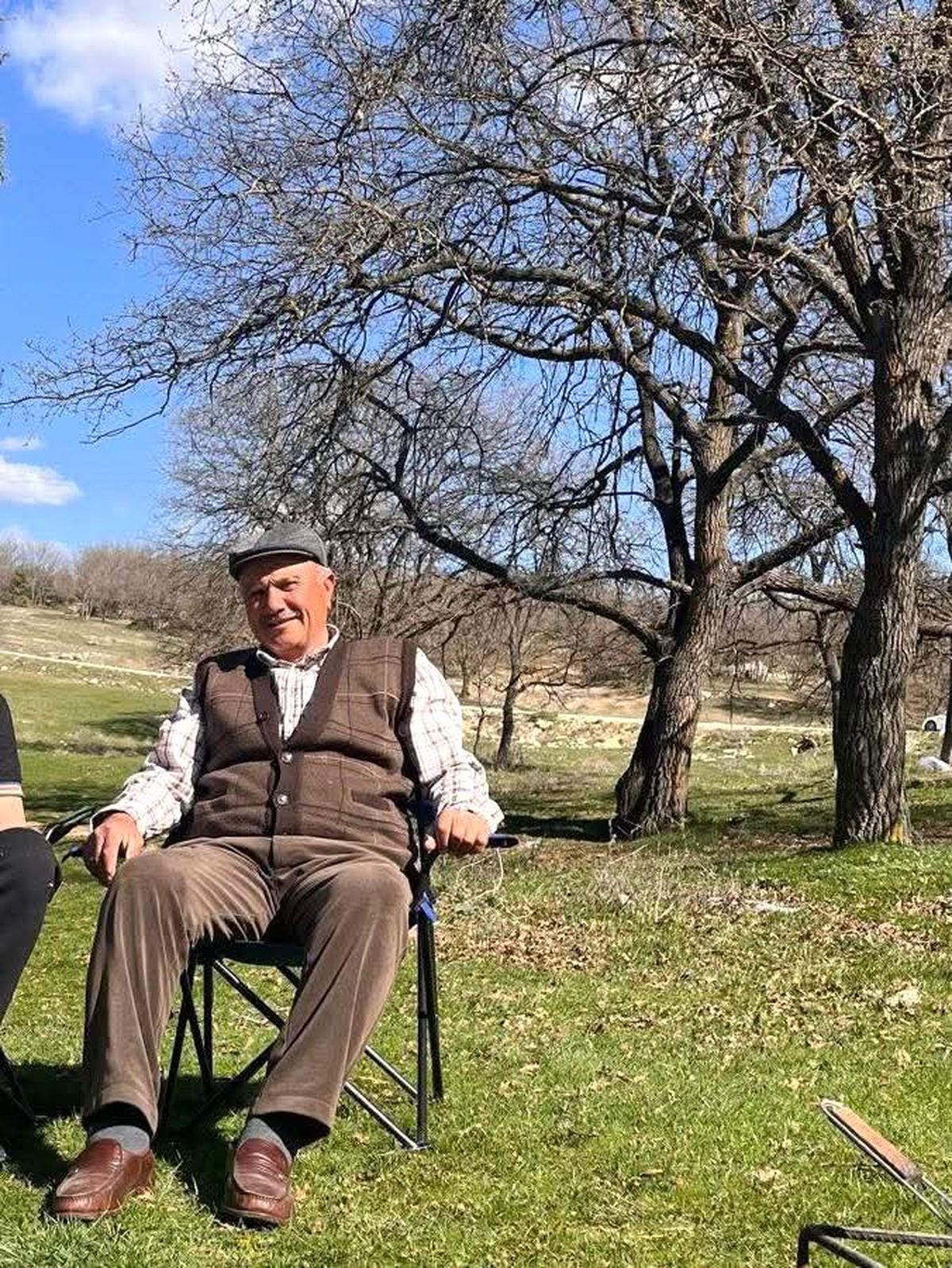 Hayvanlarını otlatırken üstüne yıldırım düşen adam hayatını kaybetti
