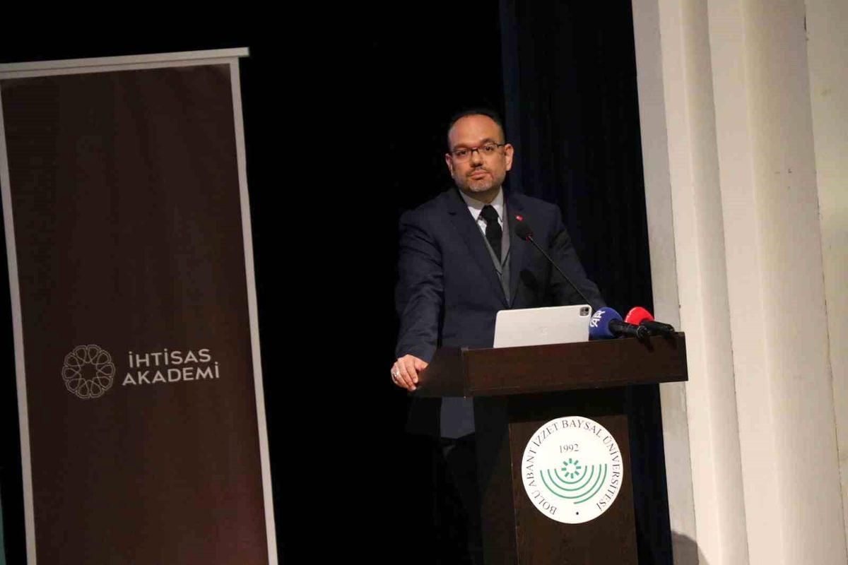 İletişim Başkan Yardımcısı Şahin: 'Teknoloji bağımlılığı sosyal izolasyona neden oluyor'