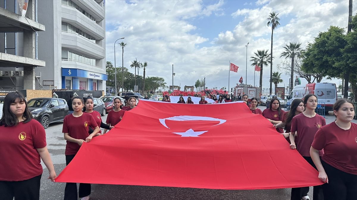 İskenderun'da 19 Mayıs Gençlik Yürüyüşü