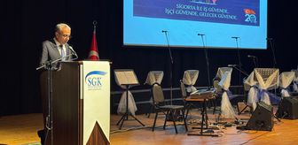 İzmir'de Sosyal Güvenlik Kurumu çalışanlarından oluşan koro konser verdi