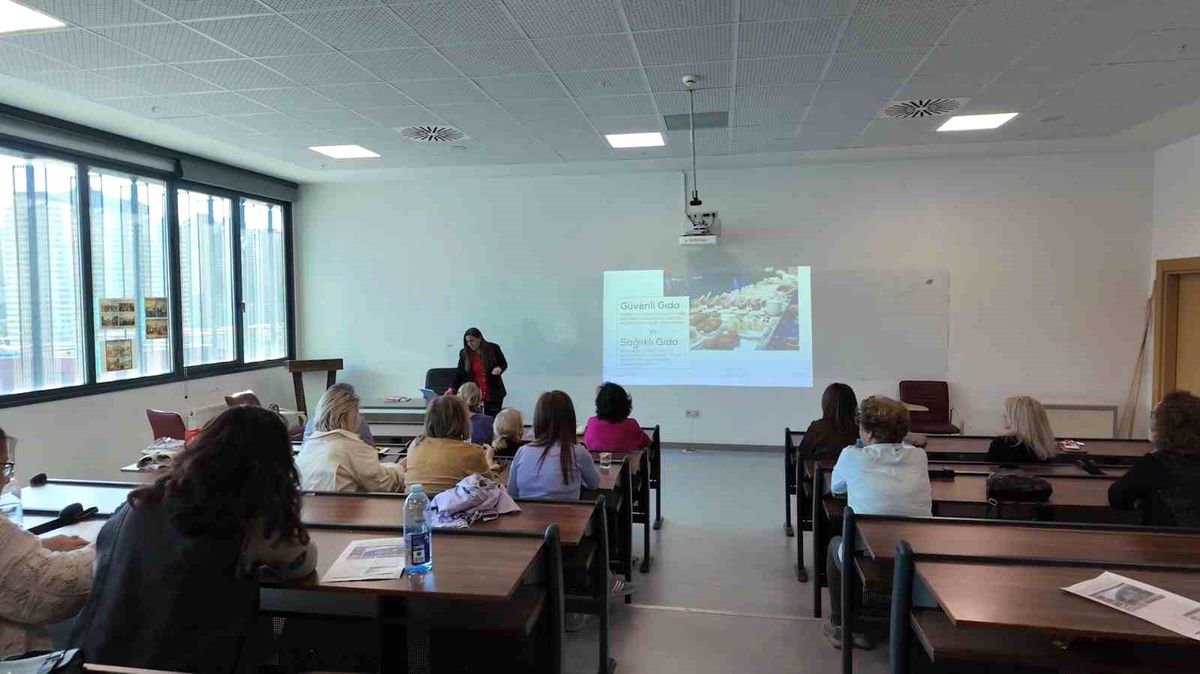 Kadıköy'de Üçüncü Yaş Üniversitesi ile hayat boyu öğrenme modeli genişliyor