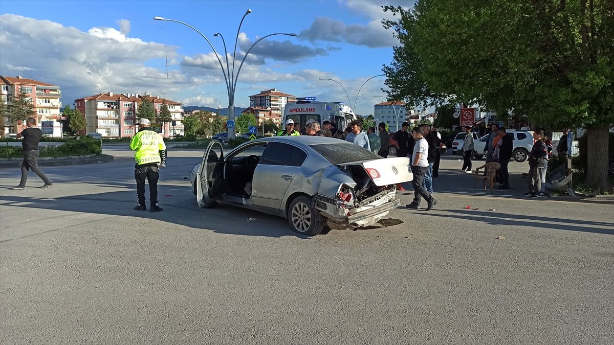 Kahramankazan'da iki otomobilin karıştığı kazada 1 kişi yaralandı