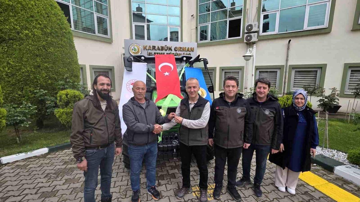 Karabük'te ORKÖY desteğiyle ilk traktör teslim edildi