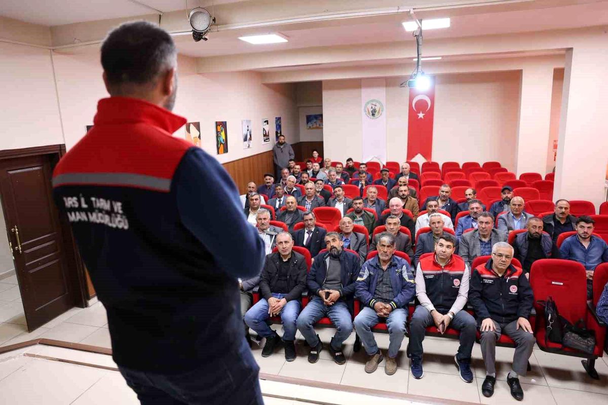 Kars'ta üreticilere kırsal kalkınma ve tasarruflu sulama desteği anlatıldı