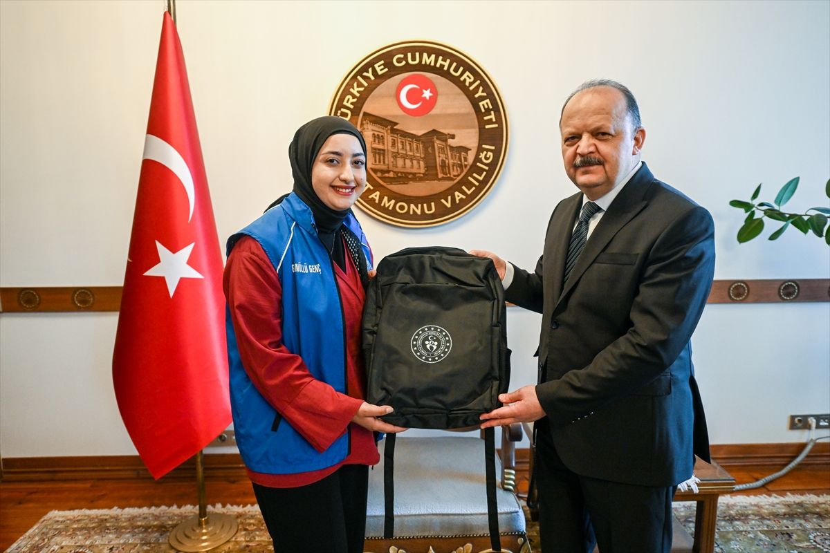 Kastamonu Valisi Dallı gençlerle bir araya geldi