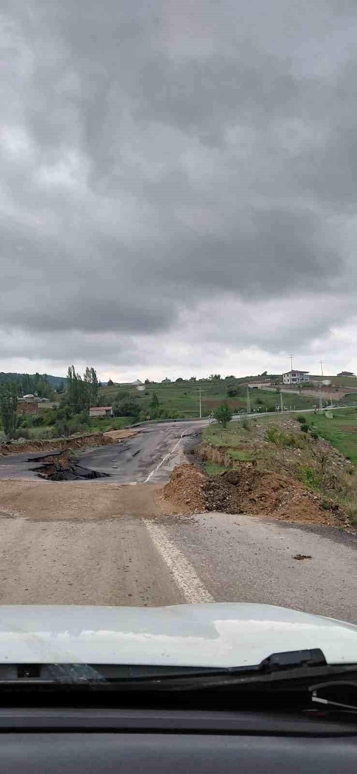 Kayseri'de Yaşar Karayel Viyadüğü'nde çökme meydana geldi