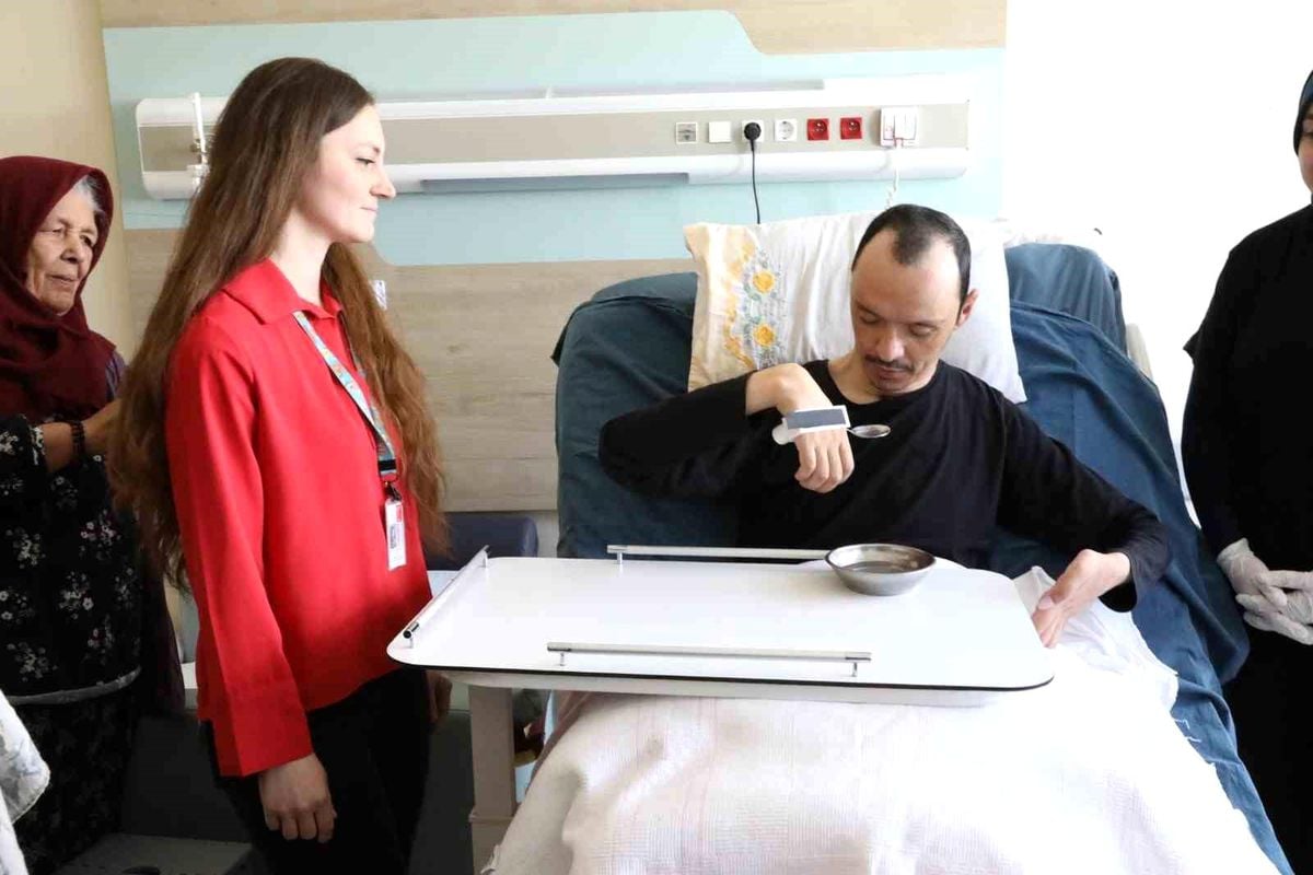 Kütahya'da iş kazası sonrası felç kalan hastaya kişiye özel çözüm