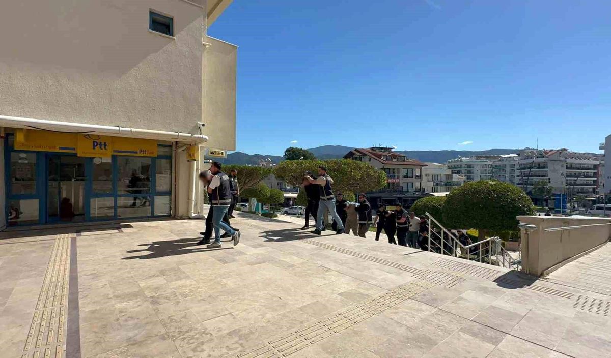 Marmaris'te gözlükçü kurşunlamasının şüphelileri adliyeye sevk edildi