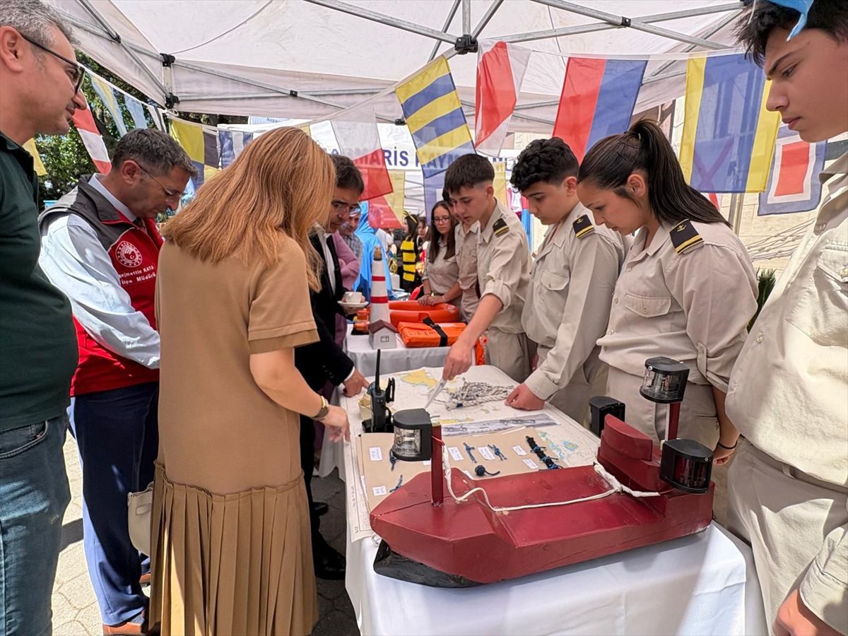 Marmaris'te 'Maarifin Kalbinde Marifetli Gençlik' mesleki eğitim fuarı açıldı
