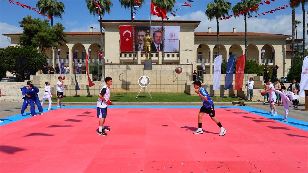 Mersin'de Gençlik Haftası kapsamında etkinlik düzenlendi
