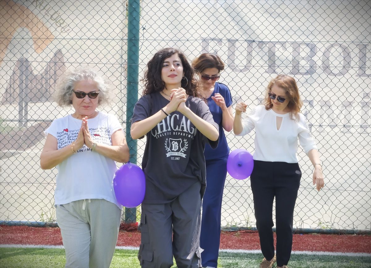 Mersin'de Tazelenme Üniversitesi öğrencileri gençlerle oyunlar oynadı