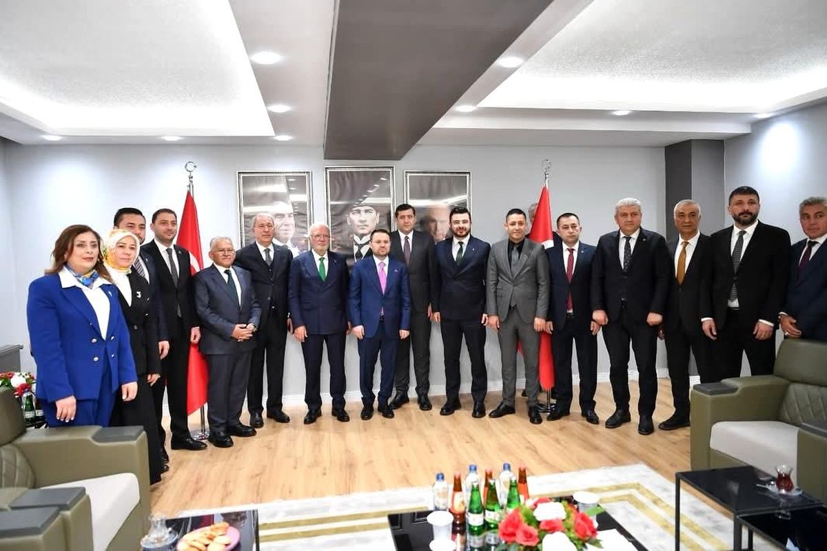 MHP'den Adalet Bakanı Akın Gürlek'e samimi ve sıcak karşılama