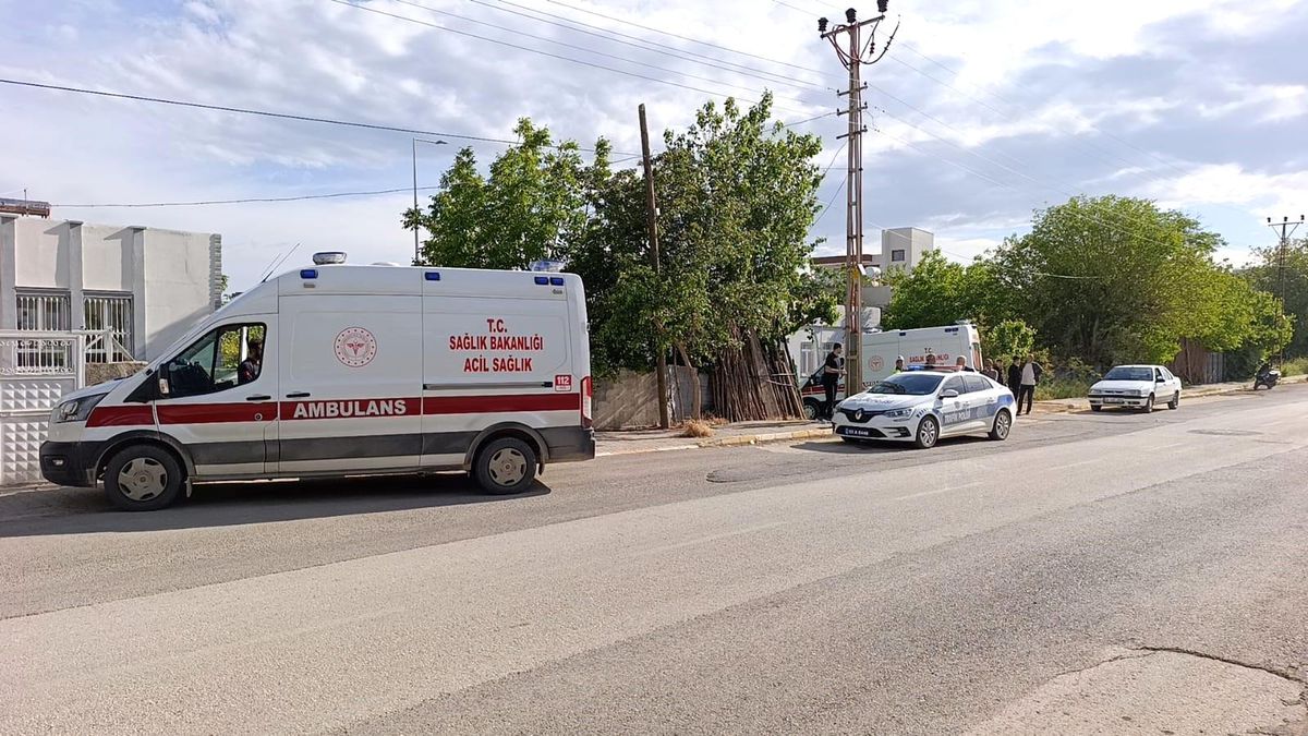Motosiklet yayaya çarptı: 2 yaralı