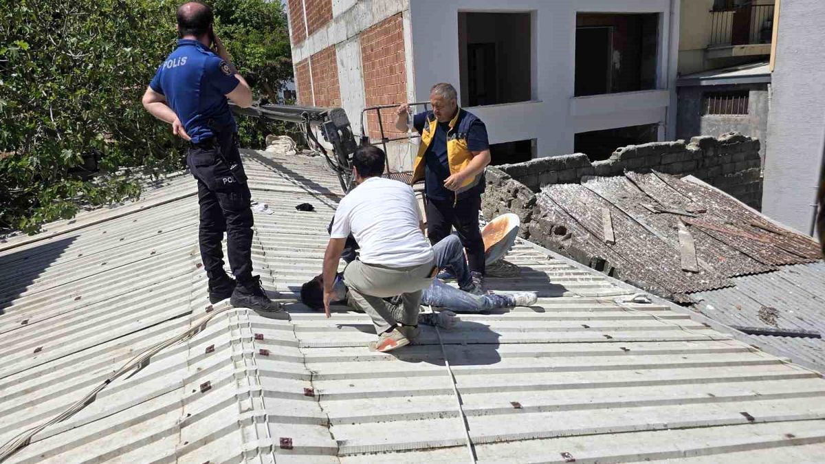 Mudanya'da can pazarı...6.kattan devrilen vinçte 2 işçi yaralandı