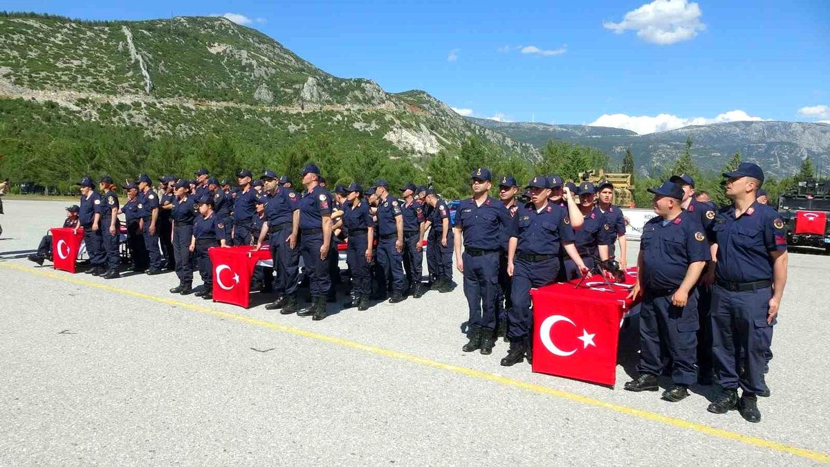 Muğla'da 29 özel birey bir günlüğüne asker oldu