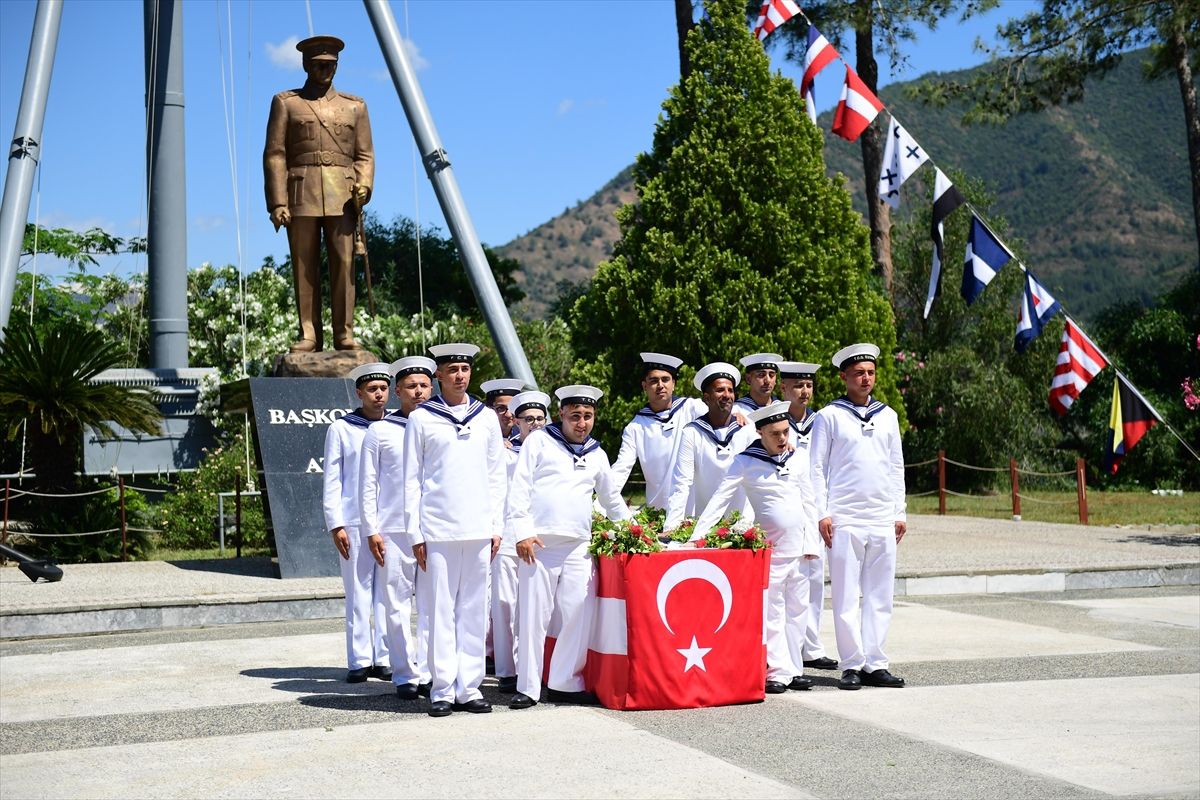 Muğla'da engelli gençler bir günlüğüne bahriyeli oldu