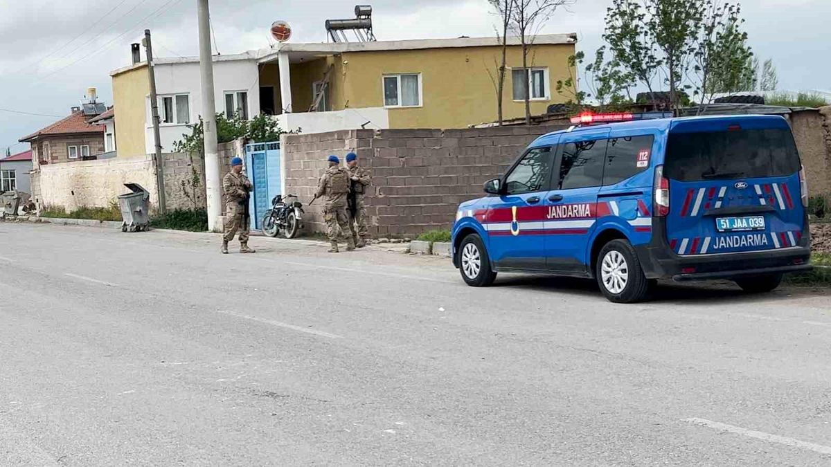 Niğde'de husumetli ailelerin kavgası kanlı bitti: 1 ölü