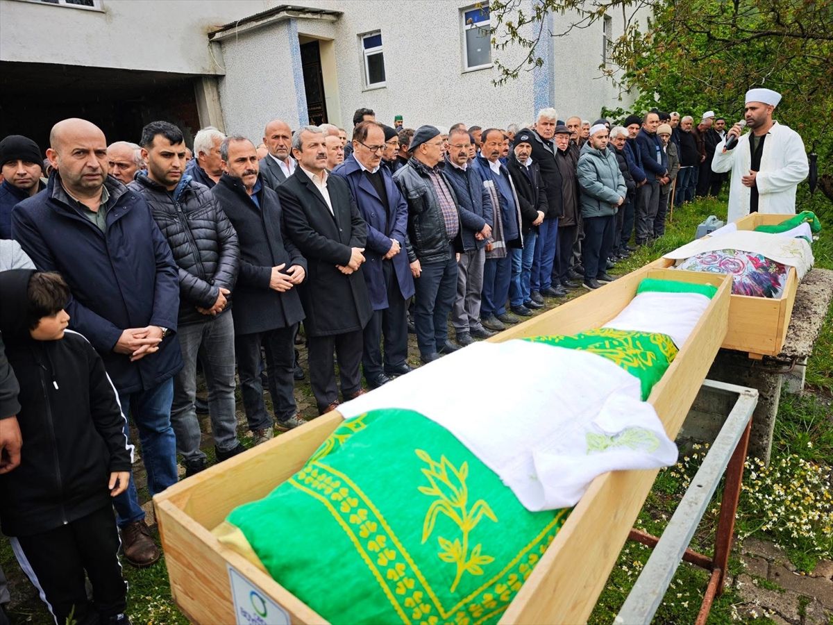 Ordu'da aynı gün vefat eden kadın ile oğlunun cenazeleri toprağa verildi
