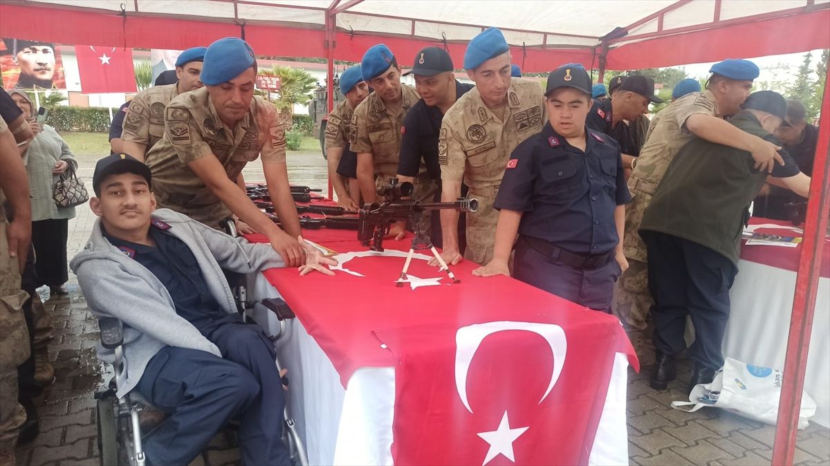 Osmaniye'de engelli gençlere temsili askerlik heyecanı