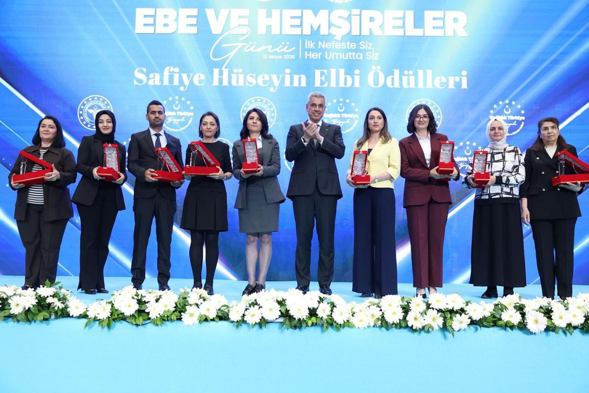Sağlık Bakanlığı'nda Ebe ve Hemşireler Günü Programı! Bakan Memişoğlu da katıldı