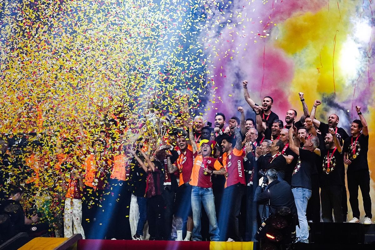 Galatasaray 26. Şampiyonluğunu Coşkuyla Kutladı