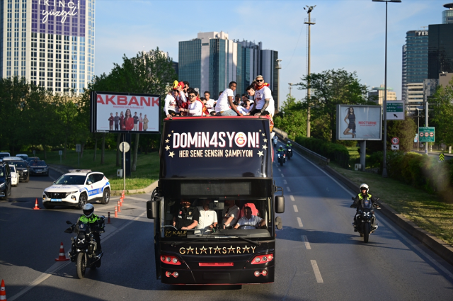 Victor Osimhen celebration bus