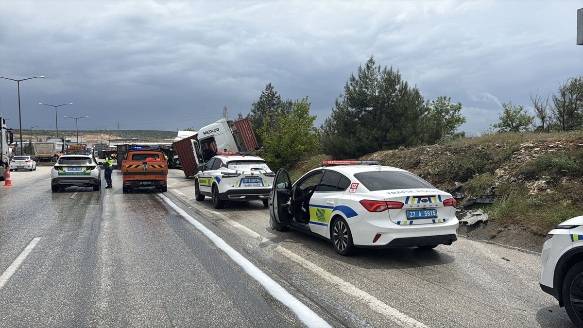 TAG Otoyolu'ndaki zincirleme trafik kazasında 1 kişi yaralandı