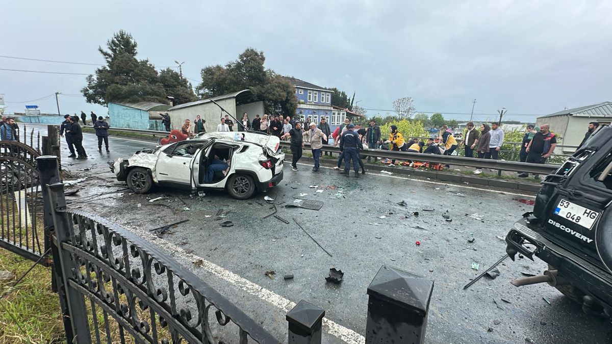 Rize'de takla atan cip karşı şeride geçip başka bir cipe düştü: 1 ölü, 7 yaralı