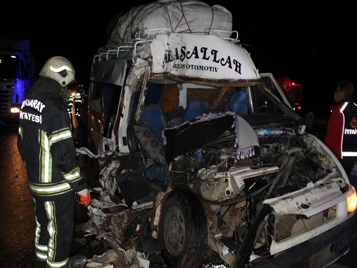 Tarım işçilerini taşıyan minibüsün karıştığı kazada 9 kişi taburcu oldu