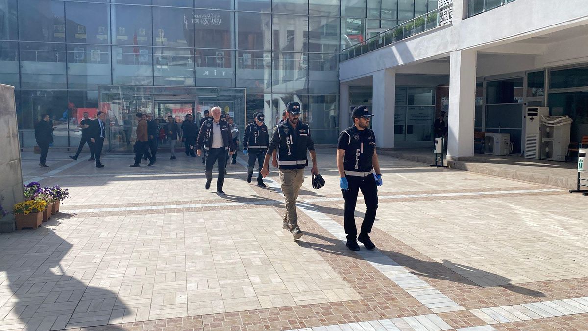 Tepebaşı Belediyesi yolsuzluk soruşturmasında gözaltı sayısı 25'e çıktı