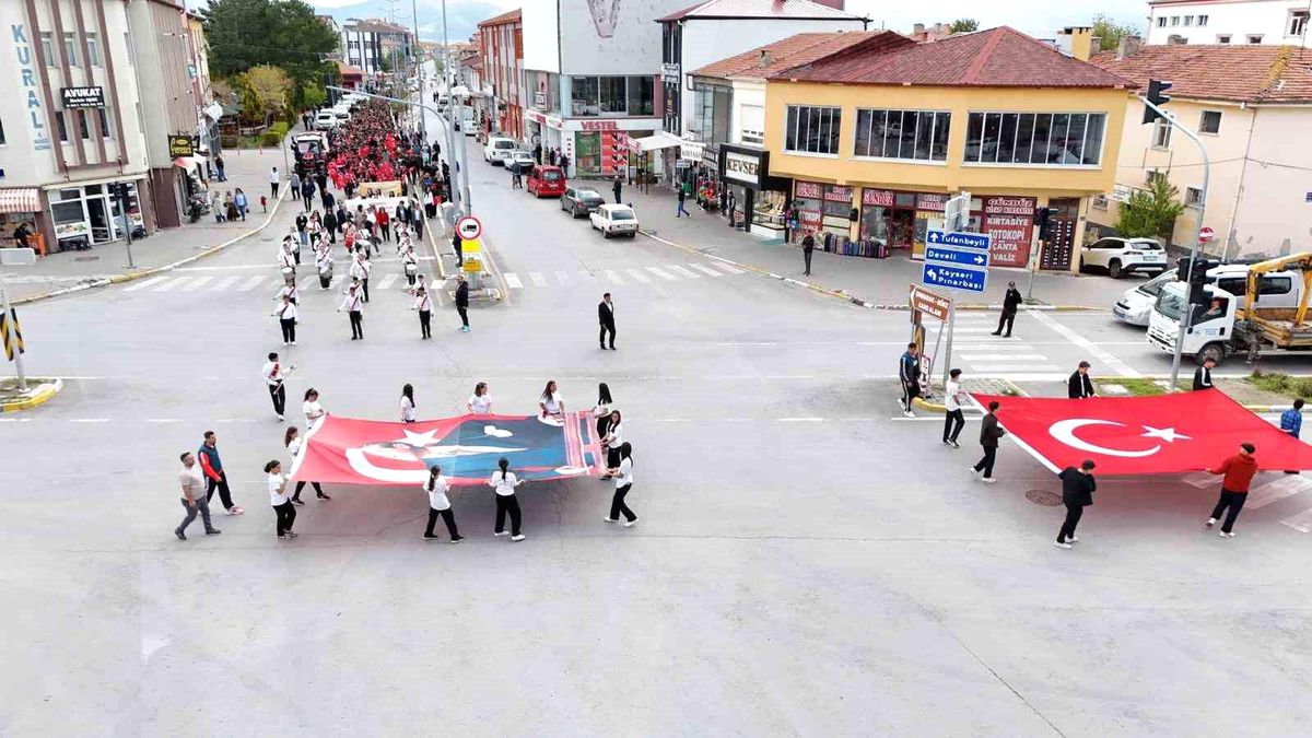 Tomarza'da 19 Mayıs coşkusu başladı