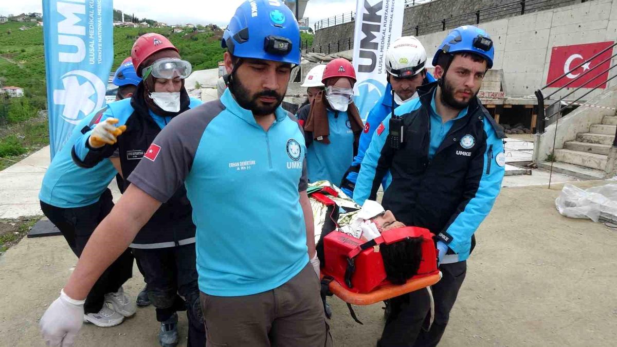 Trabzon'da gerçeği aratmayan deprem tatbikatı
