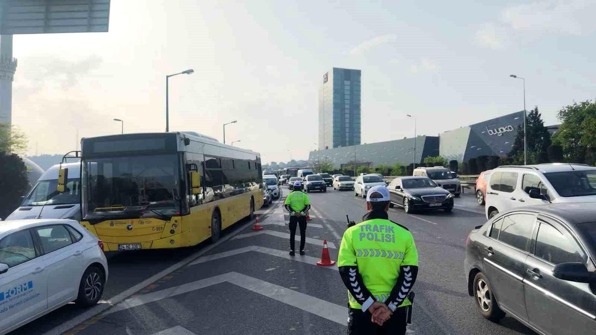 Trafikte sıkı denetim: İhlal yapan sürücülerin açıklaması pes dedirtti