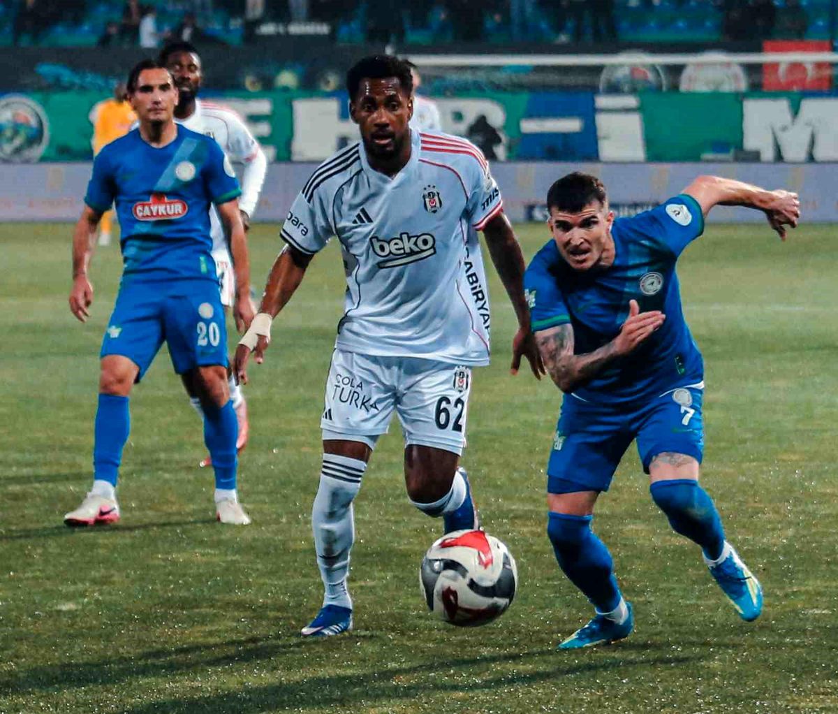 Tredyol Süper Lig: Çaykur Rizespor: 2 Beşiktaş: 0 (İlk yarı)