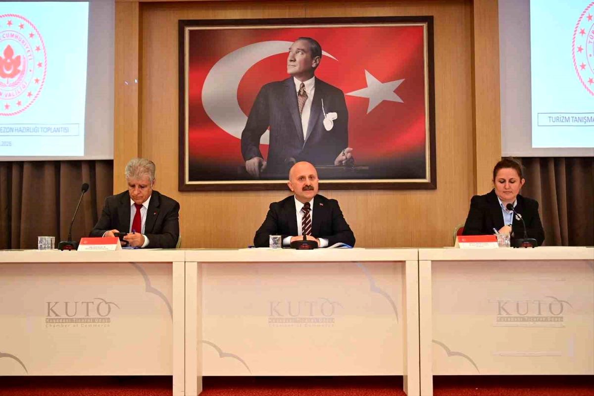 Turizm sezonu Kuşadası'nda masaya yatırıldı