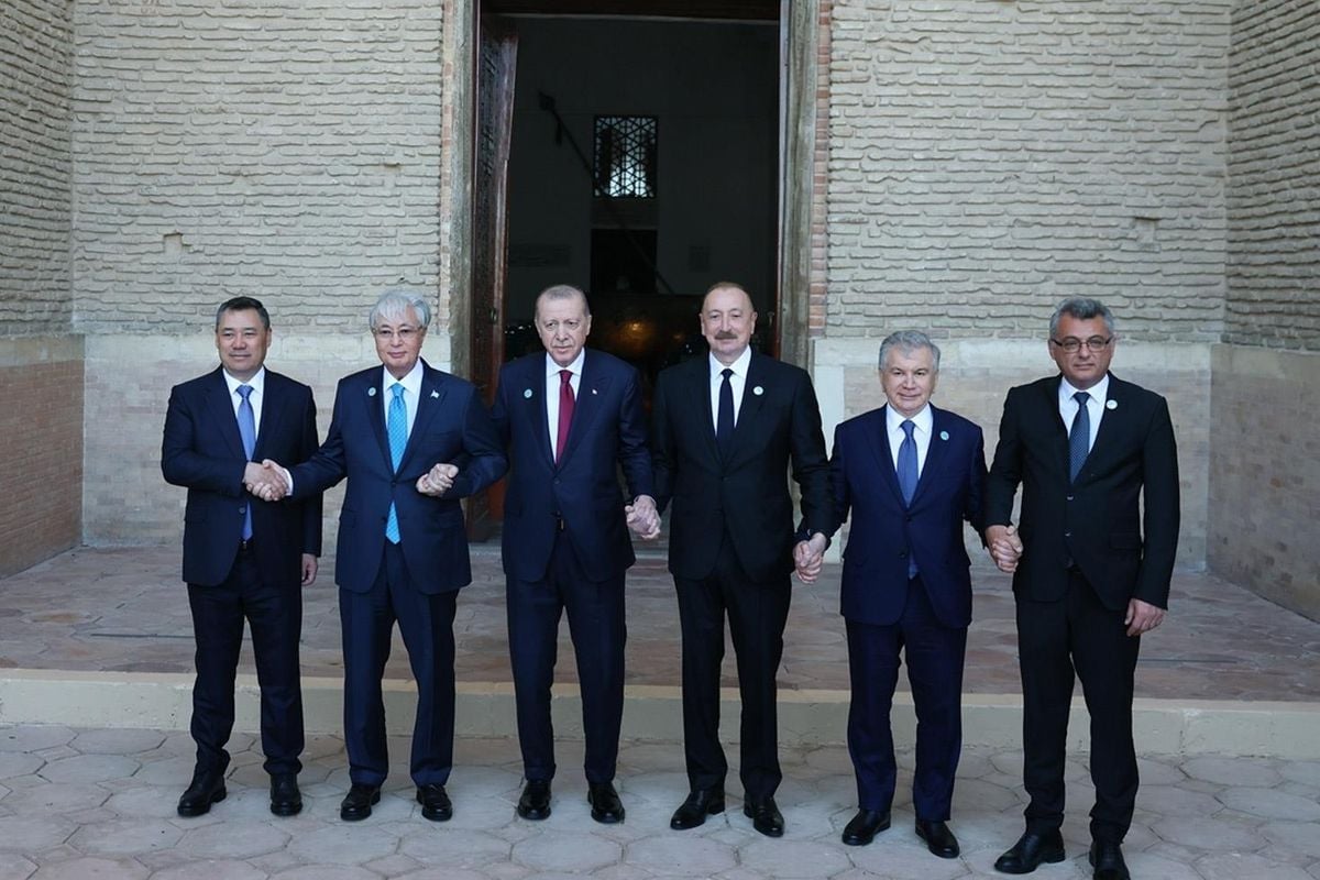 Türk Devletleri Teşkilatı Zirvesi'ne damga vuran poz