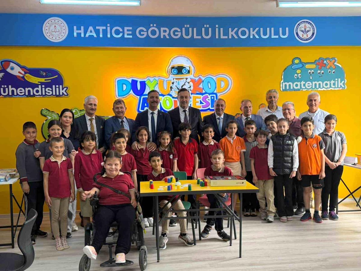 Türkiye'de ilk kez özel çocuklar için 'DUYU-KOD Atölyesi' açıldı
