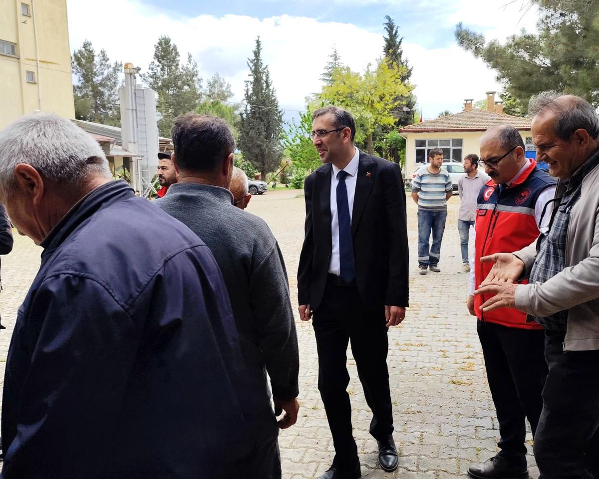 Uşak'ta tarımsal üretim ve kooperatifçilik için İnay köyünde saha incelemesi yapıldı