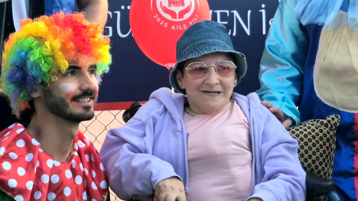 Valiyi çok sevdiğini söyleyen engellinin duygulandıran mutluluğu