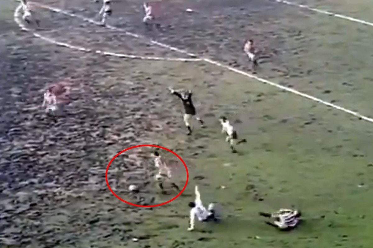 Yıllar sonra ortaya çıkan görüntü! Saha ayrı, oynanan futbol ayrı olay