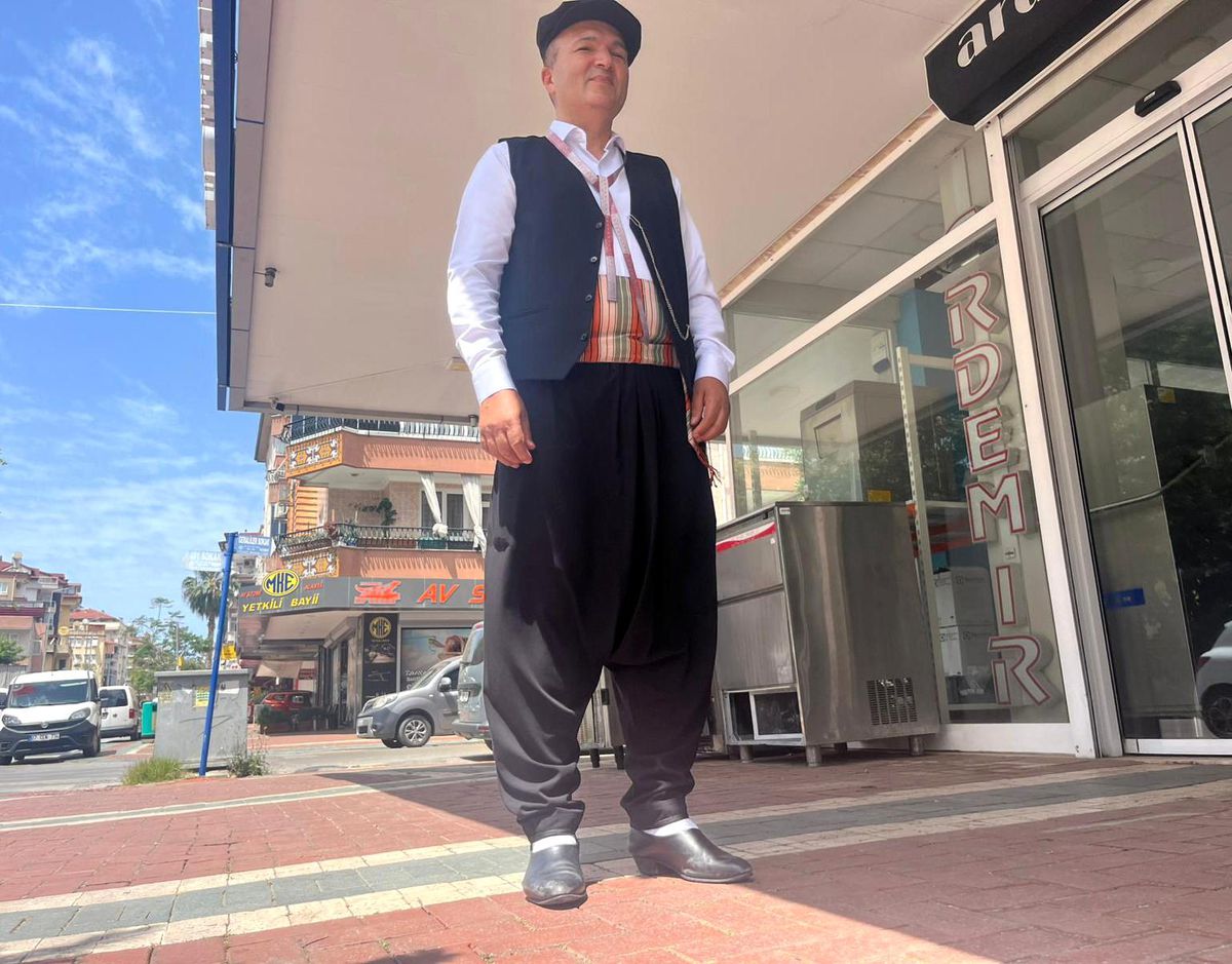 30 metrekarelik atölyede 36 yıldır Alanya şalvarını dünyaya tanıtıyor