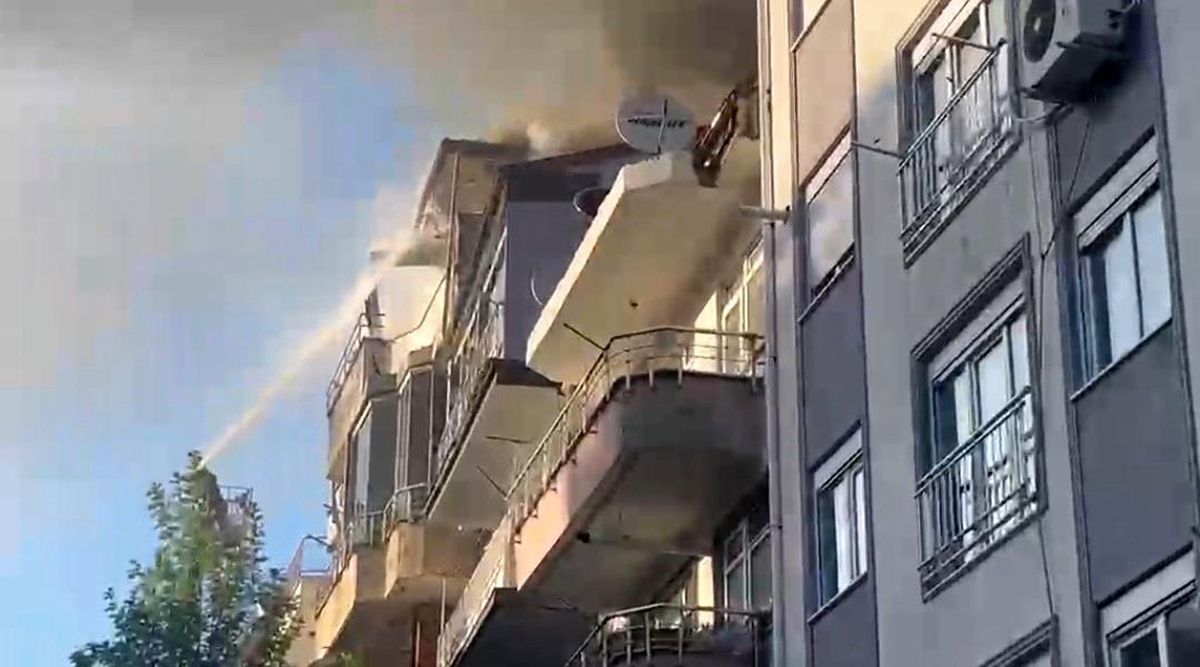 Amasra'da çatı yangını: Evlerindeki çifti vatandaşlar kurtardı