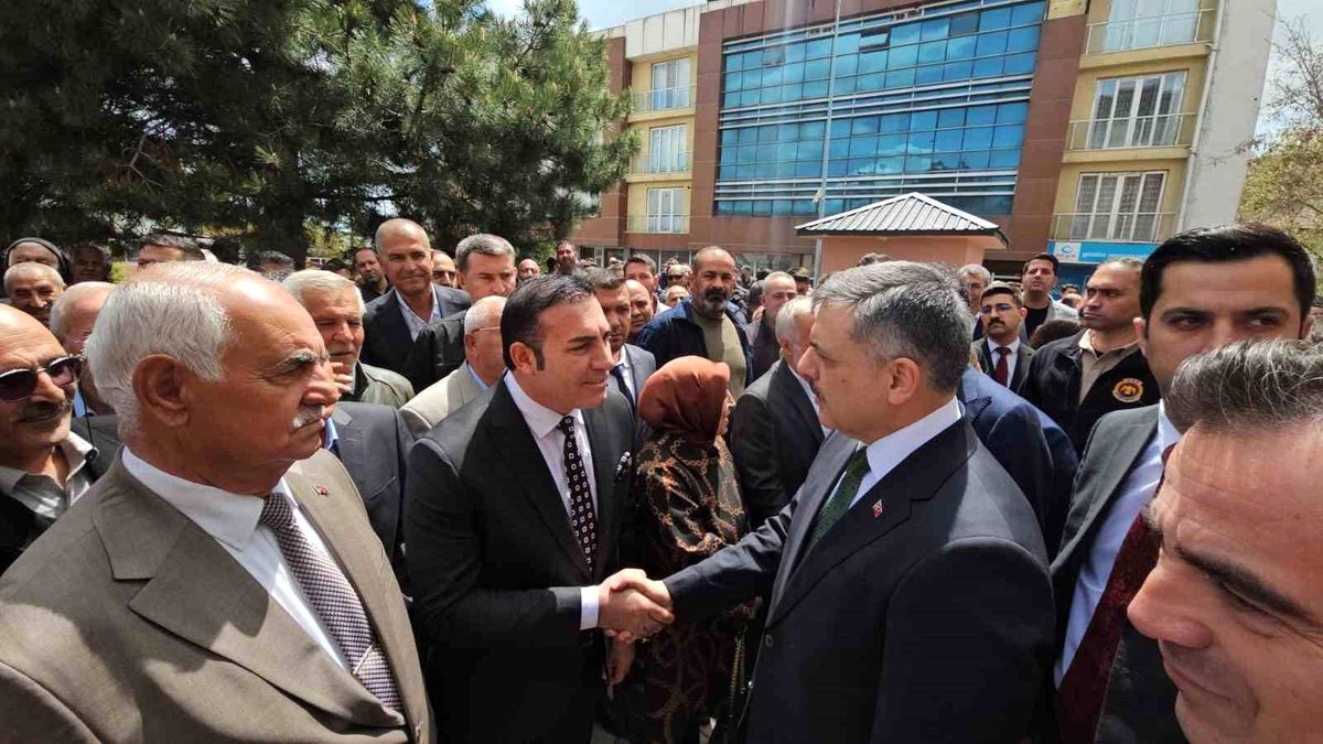 Bakan Çiftçi, Adilcevaz'ı ziyaret etti