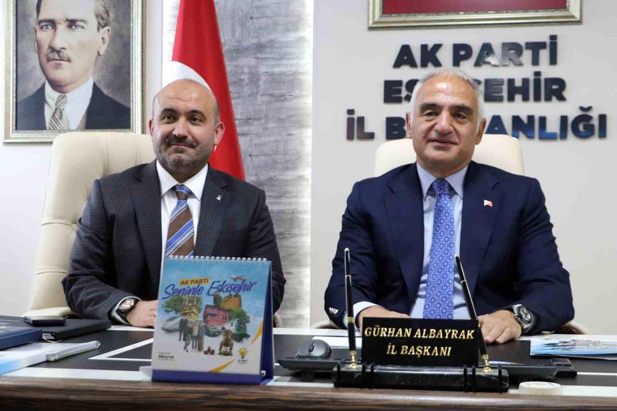 Bakan Ersoy'dan AK Parti Eskişehir İl Başkanlığı'na ziyaret