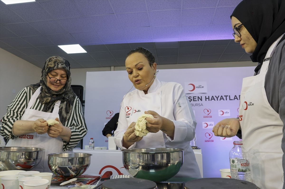 Bursa'da depremzede kadınlar aşçılık eğitimi aldı
