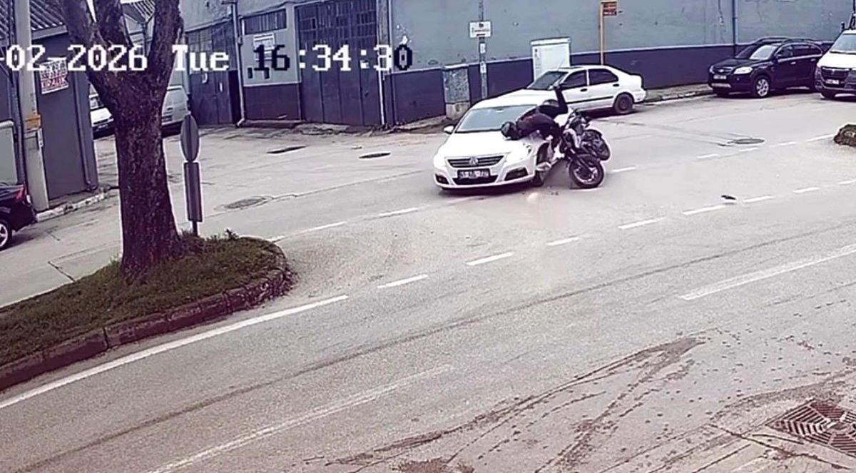 Bursa'da otomobil motosikletle çarpıştı: 1 yaralı