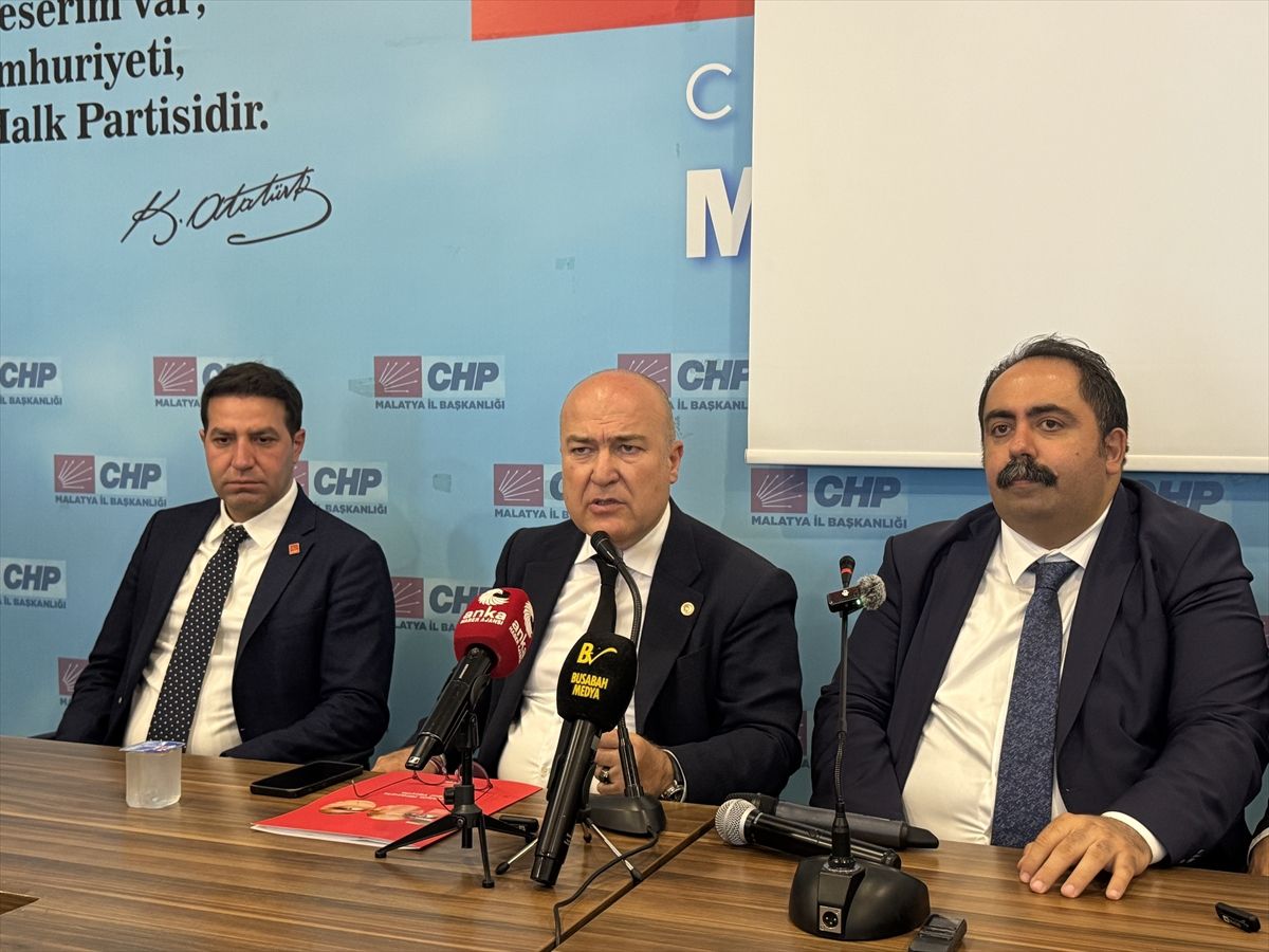 CHP İçişleri Politika Kurulu Başkanı Bakan, partisinin Malatya İl Başkanlığını ziyaret etti